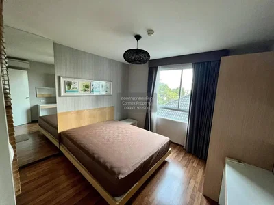 Υπνοδωμάτιο; φυσικό φως, ξύλινο πάτωμα