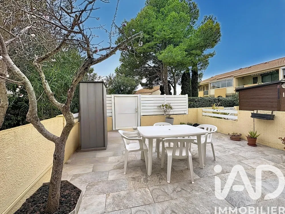 Teras; fayans zemin, doğal ışık, manzara