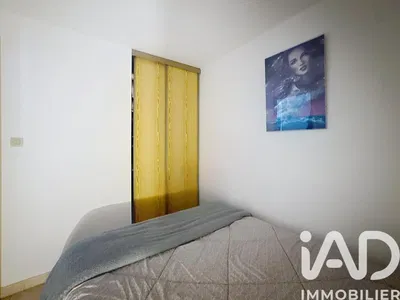 Yatak odası; modern stil, doğal ışık