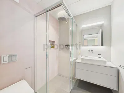 Banyo; tadilatlı, doğal ışık, modern stil