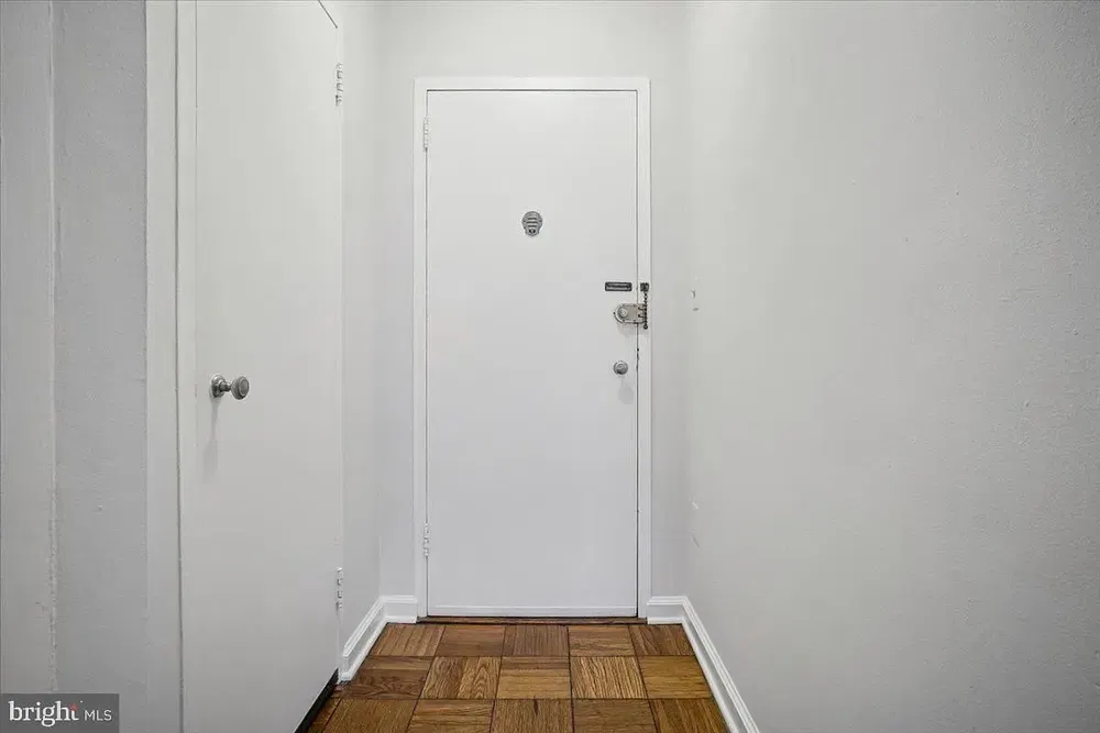 Garderoba; drveni pod