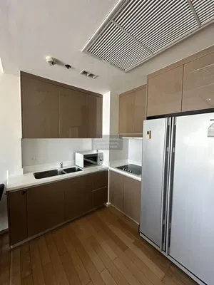 Mutfak; mutfak aletleri, ahşap zemin, tadilatlı