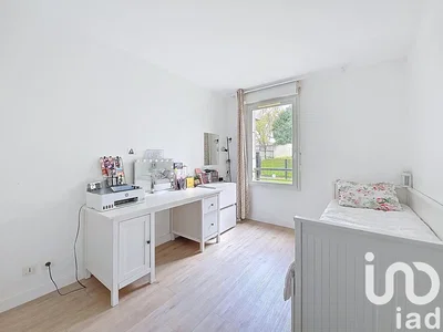 Schlafzimmer; tageslicht, holzboden, moderner stil