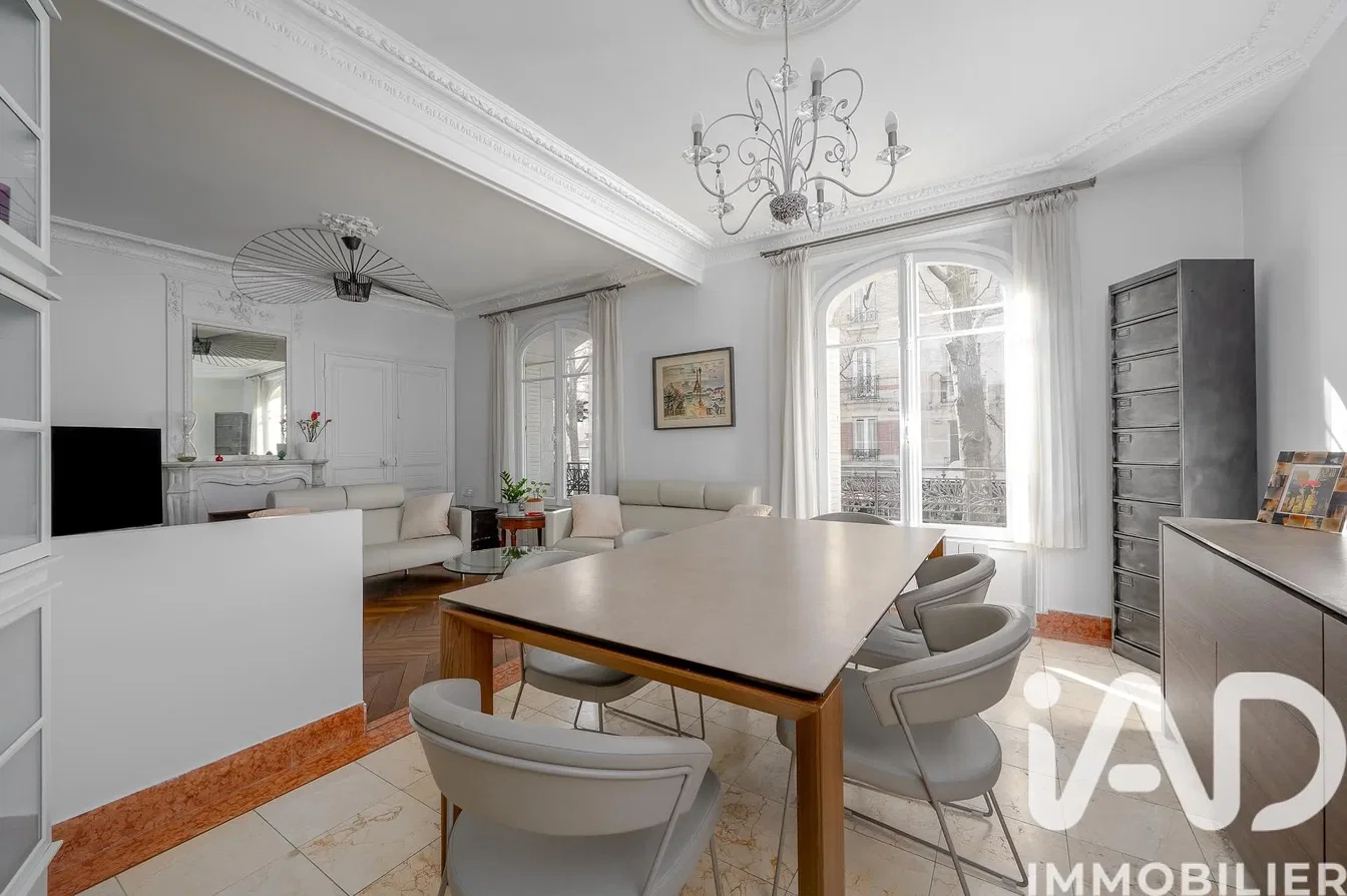 Oturma odası; doğal ışık, modern stil, manzara