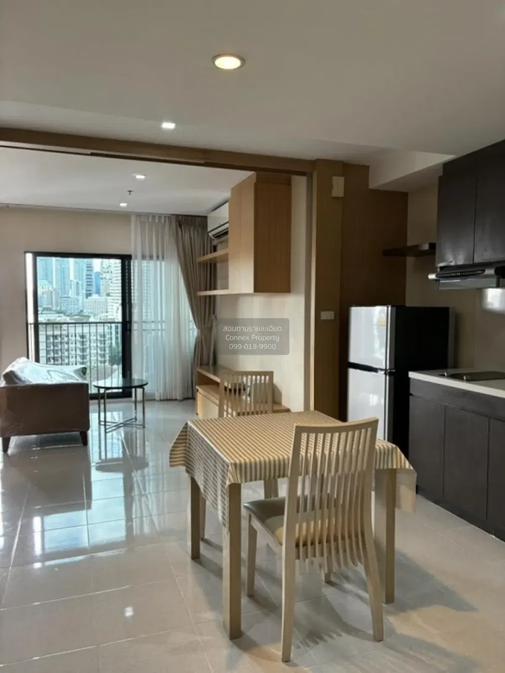 Mutfak; manzara, mutfak aletleri, fayans zemin, doğal ışık