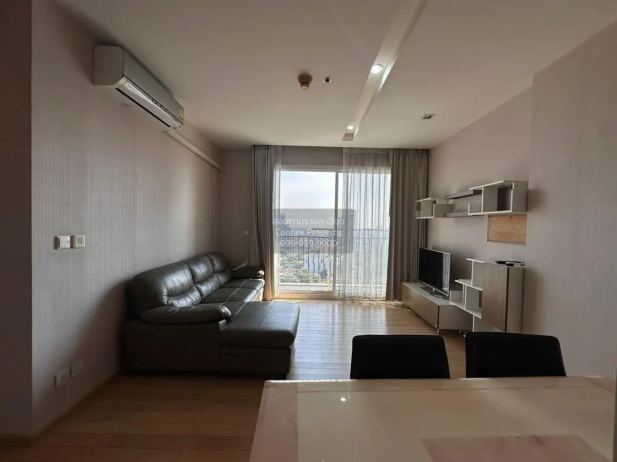 Salon; vue, lumière naturelle