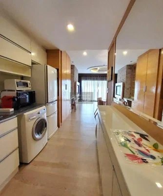 Cuisine; électroménager, lumière naturelle, style moderne