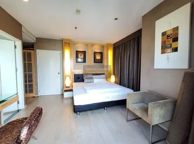 Yatak odası; doğal ışık, modern stil