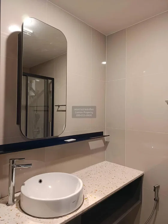 Bagno; pavimento in piastrelle, ristrutturato, luce naturale, stile moderno