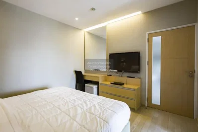 Yatak odası; doğal ışık, modern stil