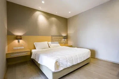 Schlafzimmer; holzboden, tageslicht