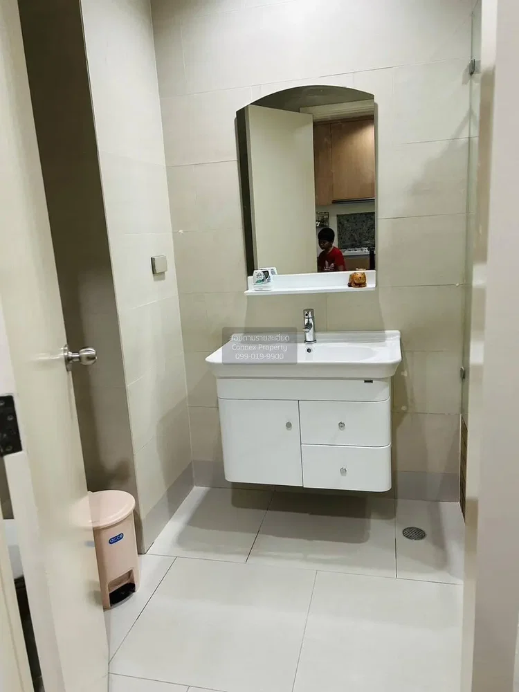 Banyo; fayans zemin, tadilatlı, doğal ışık