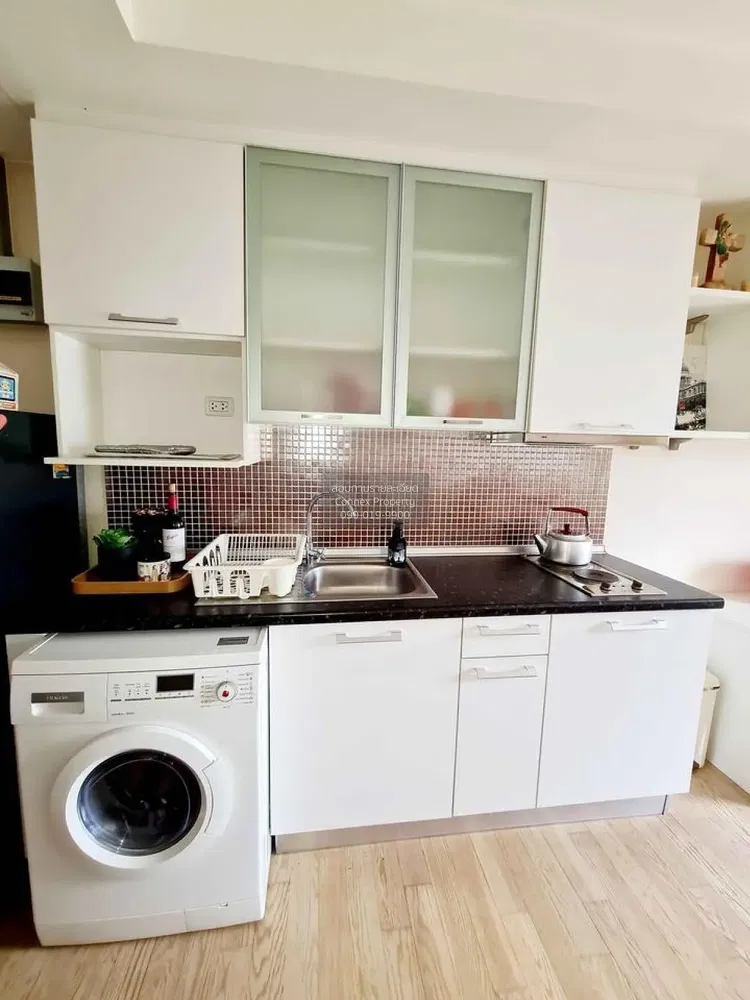 Mutfak; mutfak aletleri, ahşap zemin, tadilatlı, doğal ışık, modern stil