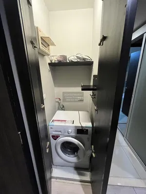 Γκαρνταρόμπα; πλακάκια, συσκευές κουζίνας