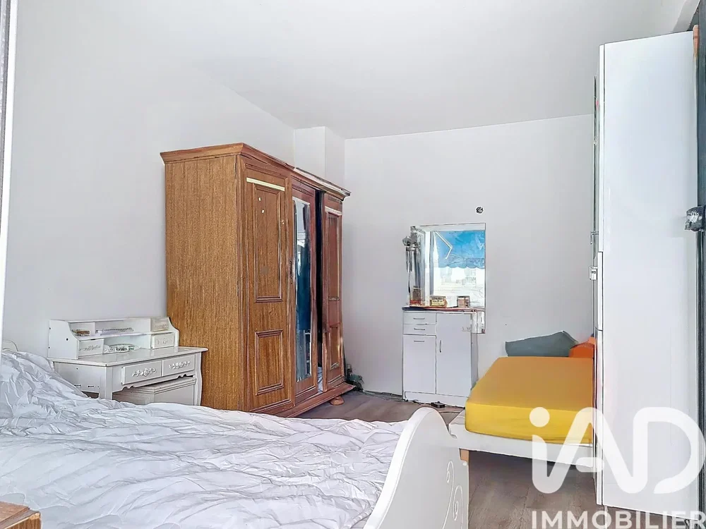 Спаваћа соба; природно светло, модерни стил