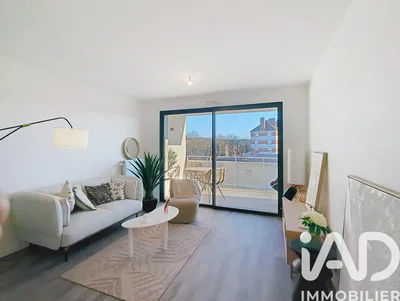 Oturma odası; manzara, doğal ışık, modern stil