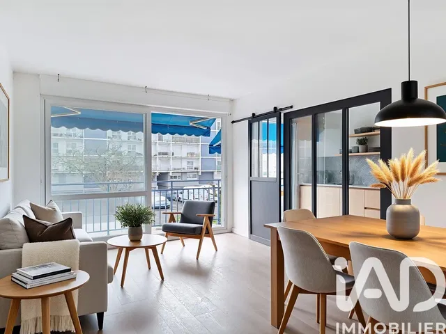 Wohnzimmer; blick, moderner stil, holzboden, tageslicht