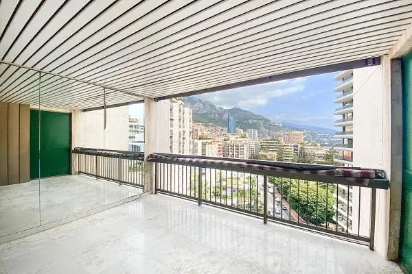 Балкон; поглед