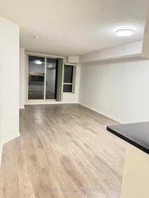 Wohnzimmer; fliesenboden, tageslicht, renoviert