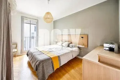 Yatak odası; doğal ışık, modern stil