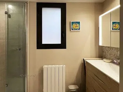 Badezimmer; fliesenboden, renoviert, tageslicht