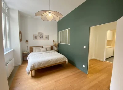 Schlafzimmer; tageslicht, holzboden, moderner stil