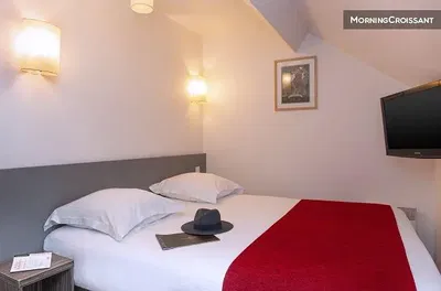 Yatak odası; doğal ışık, modern stil