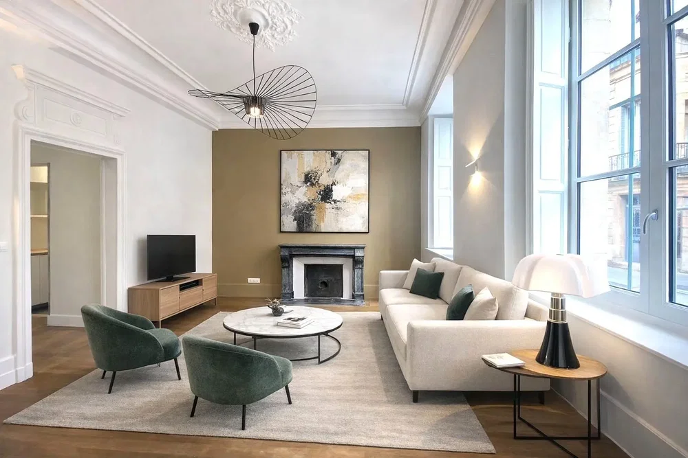 Wohnzimmer; tageslicht, kamin, moderner stil