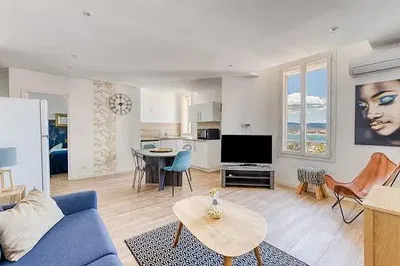 Oturma odası; manzara, doğal ışık, modern stil