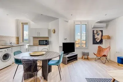 Oturma odası; manzara, mutfak aletleri, doğal ışık, modern stil