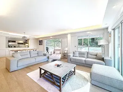 Дневна соба; природно светло, модерни стил, дрвени под