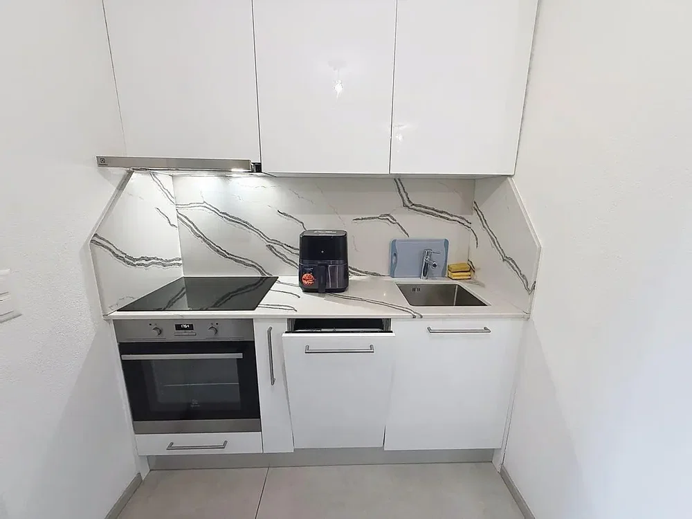 Кухиња; кухињски апарати, реновиран, плочице