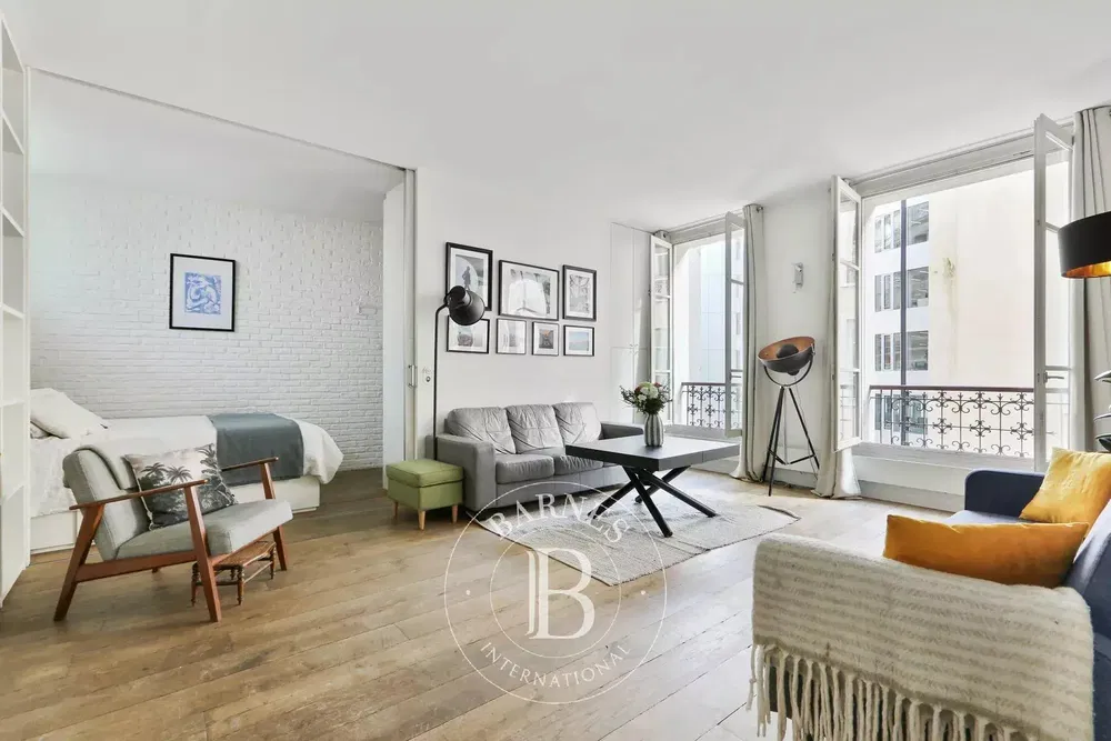 Obývací pokoj; výhled, přirozené světlo, moderní styl