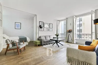 Obývací pokoj; výhled, přirozené světlo, moderní styl