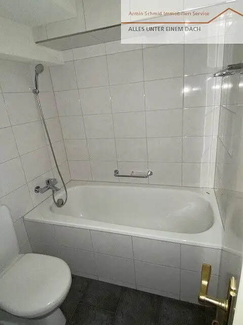 Bagno; pavimento in piastrelle