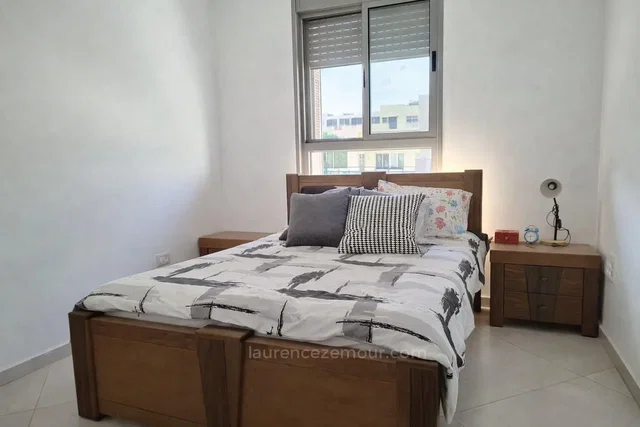 Chambre; lumière naturelle, carrelage