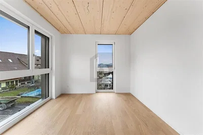 Oturma odası; manzara, ahşap zemin, doğal ışık