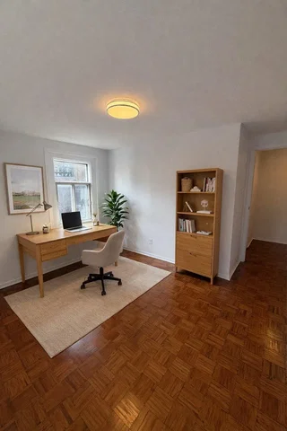 Chambre; parquet, lumière naturelle