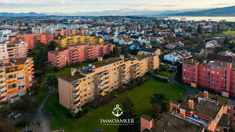 Casa y alrededores; vista