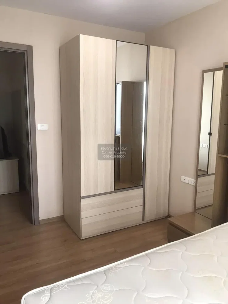 Υπνοδωμάτιο; ξύλινο πάτωμα, ανακαινισμένο, φυσικό φως