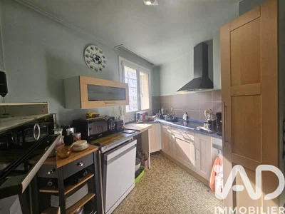 Kuhinja; kuhinjski aparati, prirodno svjetlo, moderni stil