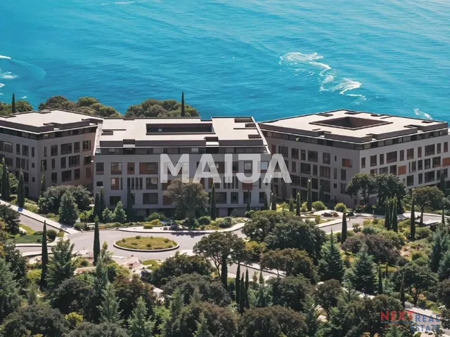 Dům a okolí; výhled