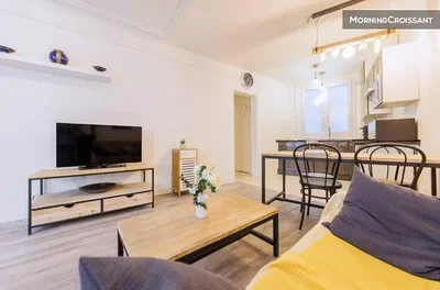 Oturma odası; doğal ışık, modern stil