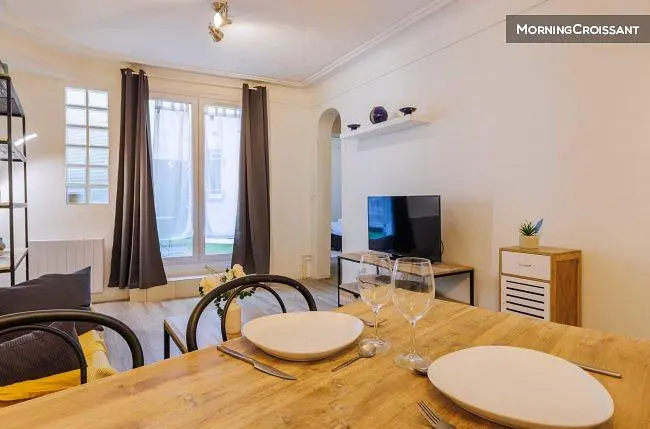 Oturma odası; doğal ışık, modern stil