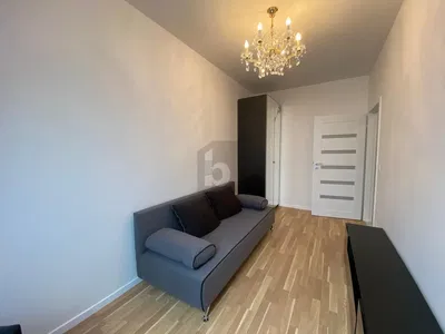 Wohnzimmer; holzboden, moderner stil, tageslicht