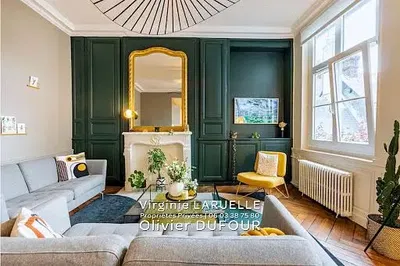 Wohnzimmer; kamin, tageslicht, moderner stil