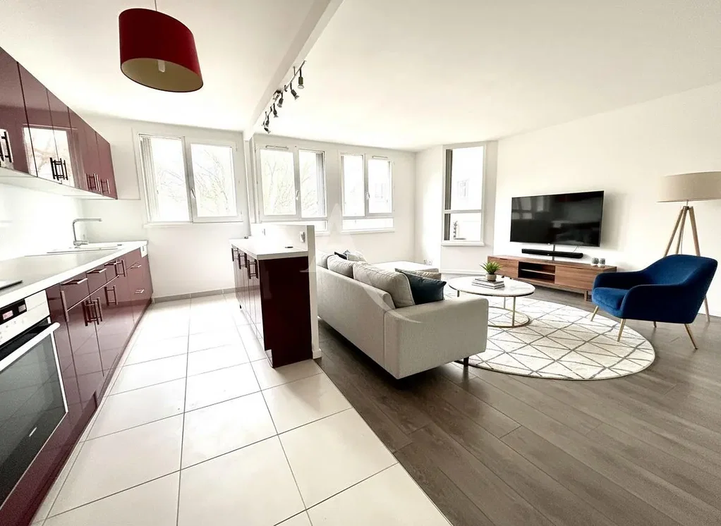 Oturma odası; mutfak aletleri, doğal ışık, modern stil, manzara
