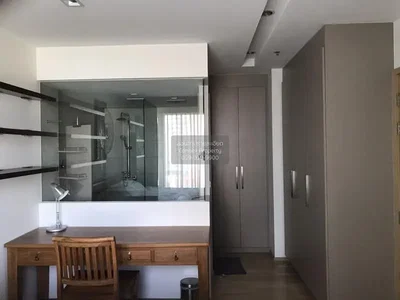 Schlafzimmer; holzboden, moderner stil, tageslicht