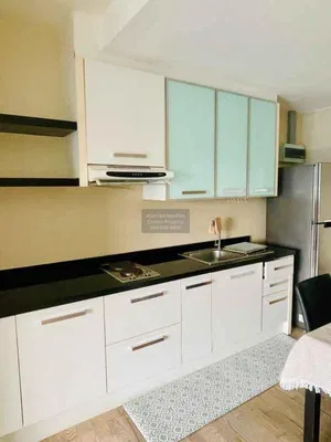 Cucina; elettrodomestici, pavimento in legno, ristrutturato