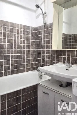 Banyo; fayans zemin, tadilatlı, doğal ışık, modern stil